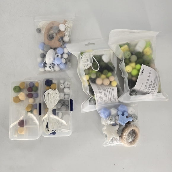 silicone craft beads kit to make pacifier holder or teether with clips - Picture 1 of 4